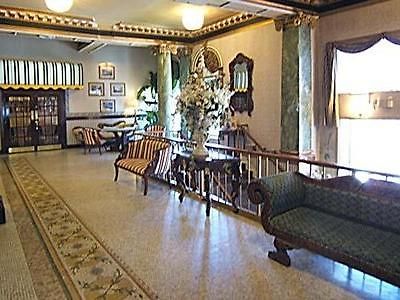 Clarion Inn & Suites 벨리빌 외부 사진